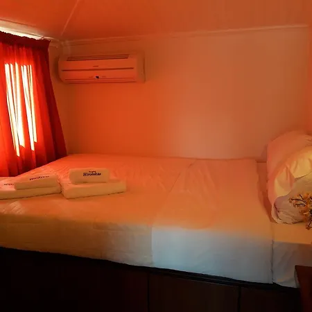 Casa de hóspedes Hirolakas 4*