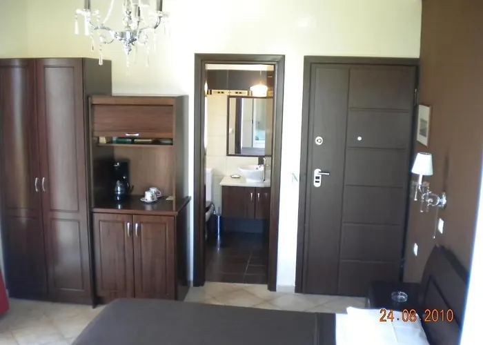 Hirolakas Guest house